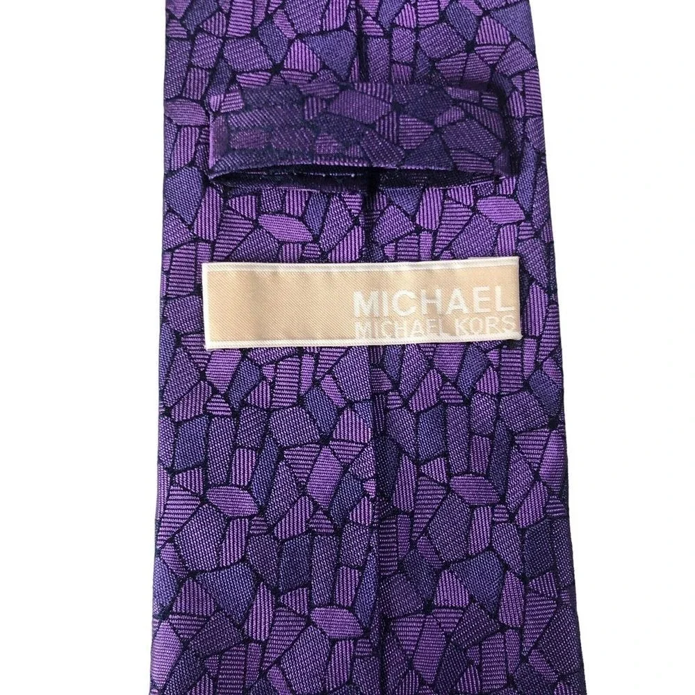 MICHAEL KORS 100% Silk Hexagon Geometric Purple‎ Tie